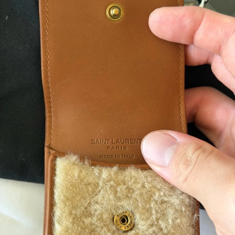 Saint Laurent AirPods Pro shearling case - Picture 3 of 5